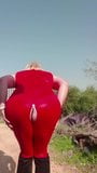 Sissy slet Alina in het rood - echt op zijn hondjes) snapshot 4