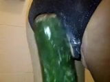 ereccion anal con pepino. snapshot 17