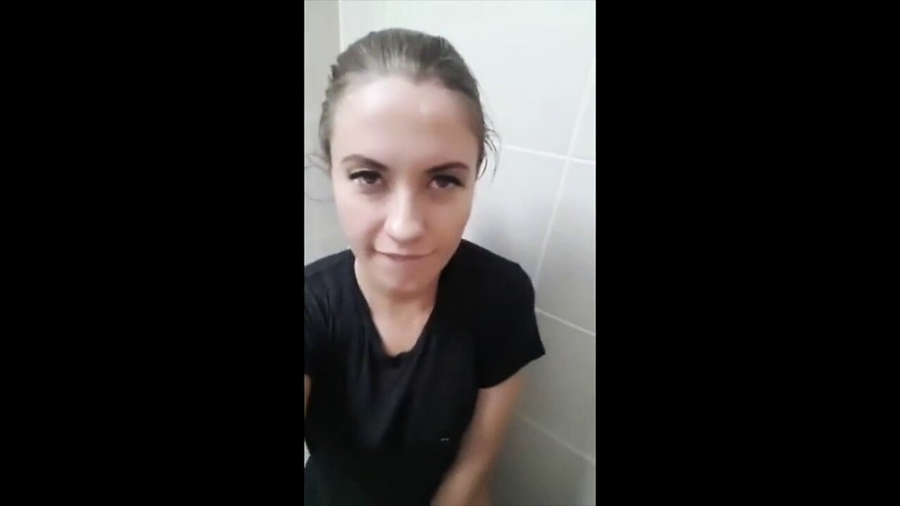 Hot girl pissing and farting