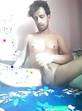 Chico masturbándose incontrolable snapshot 16