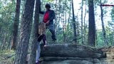 Saya mengongkek orang asing di dalam hutan untuk membantunya – seks awam snapshot 7