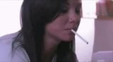 Ragazza sexy che fuma pompino snapshot 4