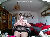 57 minutes de masturbation devant la webcam, très excitée. Cette chatte se voit assez bien. snapshot 21