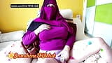 Menina árabe muçulmana em cosplay hijab roxo, peitos grandes, webcam, show gravado em 20 de março snapshot 7