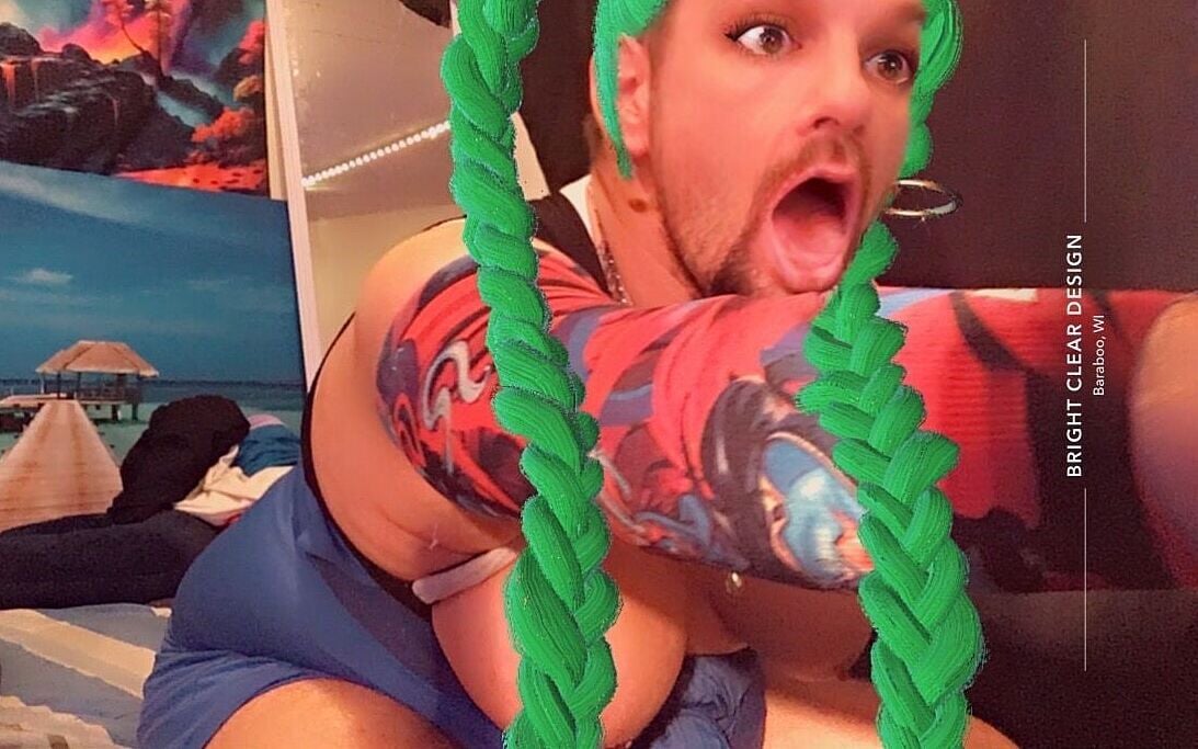 戴着手铐奶子身体的新性感女郎