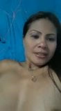 Phillipino milf con encantadoras tetas pequeñas muestra su coño snapshot 1