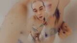 シャワーで裸のセクシーな女の子 snapshot 15