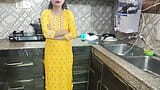 Desi Bhabhi kitchen me khana bana rhi thi tbhi dever ne piche se Li bhabhi ki snapshot 4