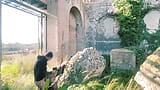 Eine 90 in den römischen Ruinen mit einem plug snapshot 3