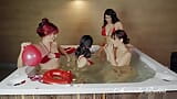 女同们在按摩浴缸里玩派对并互相摩擦对方的阴户 snapshot 9