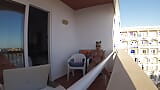 Masturbazione reciproca sul balcone snapshot 7