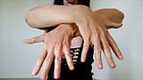 Очаровательные руки играют длинными пальцами 2 грязные песни snapshot 2