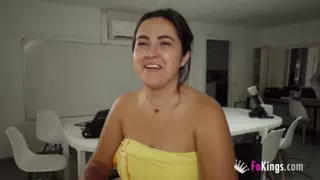 Andrea dall'aspetto timido diventa una troia completa !!! | xHamster