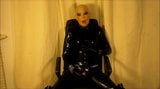 Kinky Latex Doll wichst sie Schwanz snapshot 3