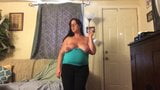 Dicke schwangere Raucherin mit dicken Titten snapshot 2