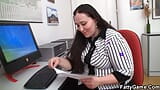 Secretaria morena regordeta follada en el piso snapshot 2