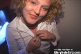 Kleine Titten Shirley Dimples lutschen Schwänze im Gloryhole snapshot 6