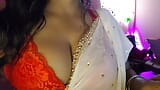 Une fille desi sexy fait un show de seins sexy snapshot 6