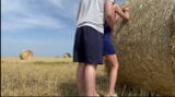 Sex in der Öffentlichkeit mit einem Landmädchen auf dem Feld! Grob von hinten gefickt snapshot 1