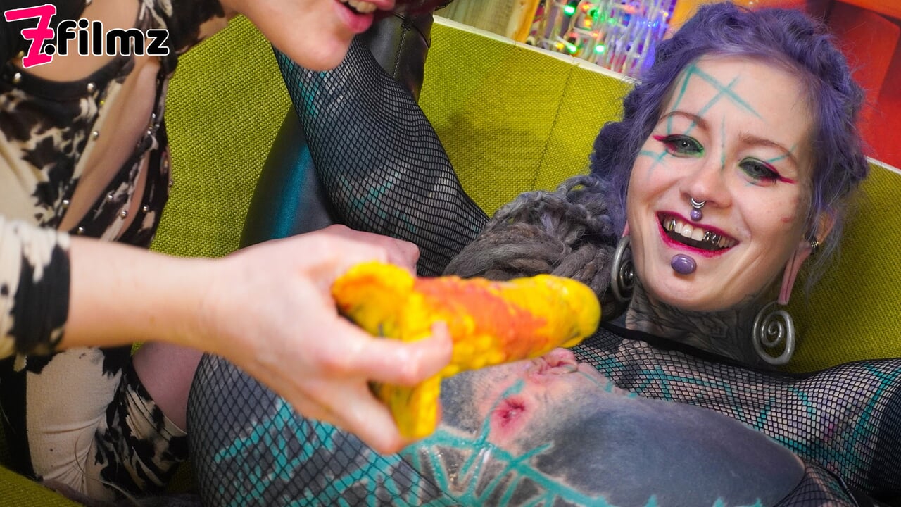 Kemény anális játék Anuskatzz-zal és Miss Florával