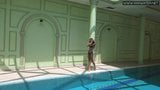 Tiffany Tatum si arrapa e sexy in piscina snapshot 1