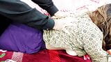 Indische meesteres die anale seks heeft met bediende na een ontspannende massage - duidelijke hindi -audio snapshot 1