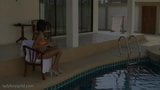 Ladyboy sexy na piscina snapshot 1