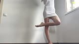 Yoga sexy își arată picioarele deschise snapshot 15