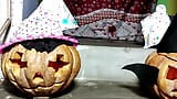 Stiefmoeder wil stiefzoon dit Halloween neuken - Hindi-audio snapshot 1