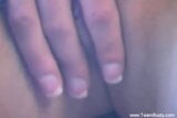 Lisa använder sina fingrar för att orgasm hård - djup sex session snapshot 9