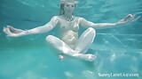 La sirena Sunny Lane che munge la carne drena il cazzo sott'acqua! snapshot 2