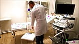 Alman tombul hamile genç kız - jinekolog muayenesinde doktor tarafından aldatıyor snapshot 4