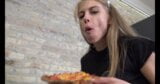 Ich zertrete eine Pizza auf seinem Gesicht! Terror-Teen snapshot 9