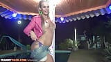 Hermosa travesti con chaqueta rosa recibe una corrida en sus grandes tetas snapshot 4