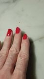 Smalto rosso sulle unghie snapshot 2