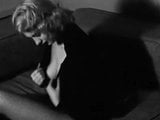 No bueno - medias de red de striptease rubia fumando vintage snapshot 5