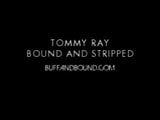 Tommy Ray viene legato e si spoglia snapshot 1