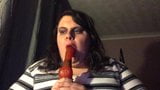 Amateur-Amateur lutscht einen Dildo snapshot 8