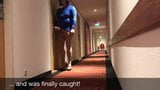 Travestiet zelfbondage in hotelgang en betrapt snapshot 9