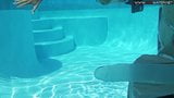 La nana sexy Diana Kalgotkina nage nue dans la piscine snapshot 8