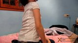 オリー人形ウェブカメラ-巻き毛の女の子がカメラに足を広げる snapshot 2
