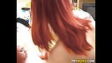 Une MILF rousse baise avec son voisin snapshot 12