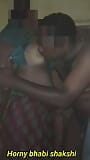 Une femme au foyer adolescente tamoule se fait baiser par l’ami de son mari snapshot 1
