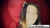 Dani Daniels vingert haar strakke natte poesje snapshot 3