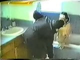 Sexe mixte dans la salle de bain sur VHS snapshot 6