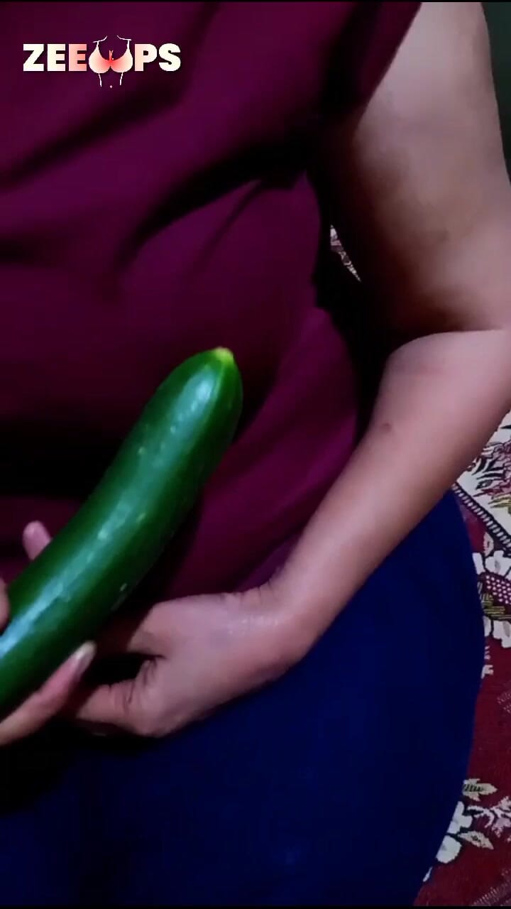 Pakistani aunty big boobs - Cucumber in boobs instead of big dick - Desi video on xhamster snapshot 3