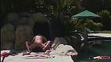 Anal im kopf die ebenholz-milf verführt ihn, sie am swimmingpool zu ficken snapshot 16