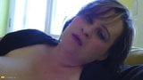 Femme mature, masturbation snapshot 3