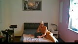 CoraBitch sur le sybian de moto snapshot 2