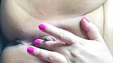 Mon orgasme vaginal en gros plan en montrant mes grosses lèvres et en caressant mon gros clito de ma chatte rose étroite snapshot 1